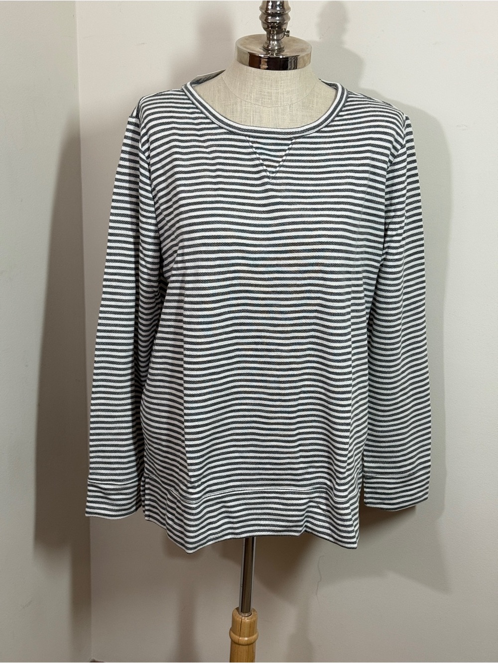 Liz Claiborne Weekend XL Sweatshirt Top Stripe Grey White French Terry Rayon